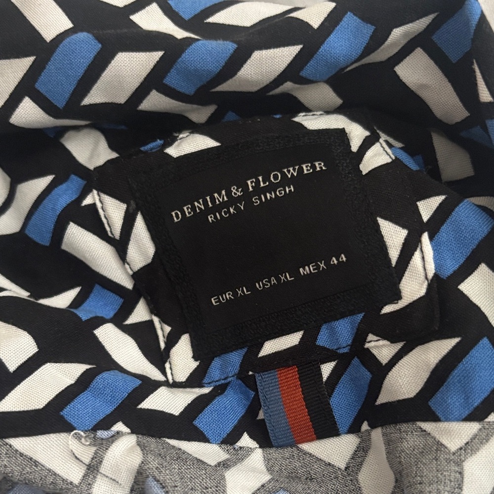 Denim & Flower Geometric Blue and Black Casual Button Down Shirt - Picture 2 of 2